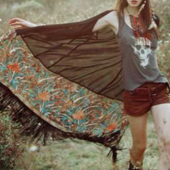 NWOT Embroidered kimono - Picture 2 of 8